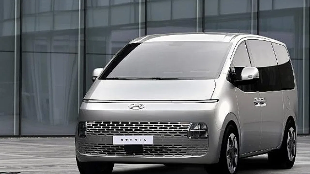 Hyundai’den Yeni Bir MPV Hamlesi: 225 Beygirlik STARIA Hibrit.