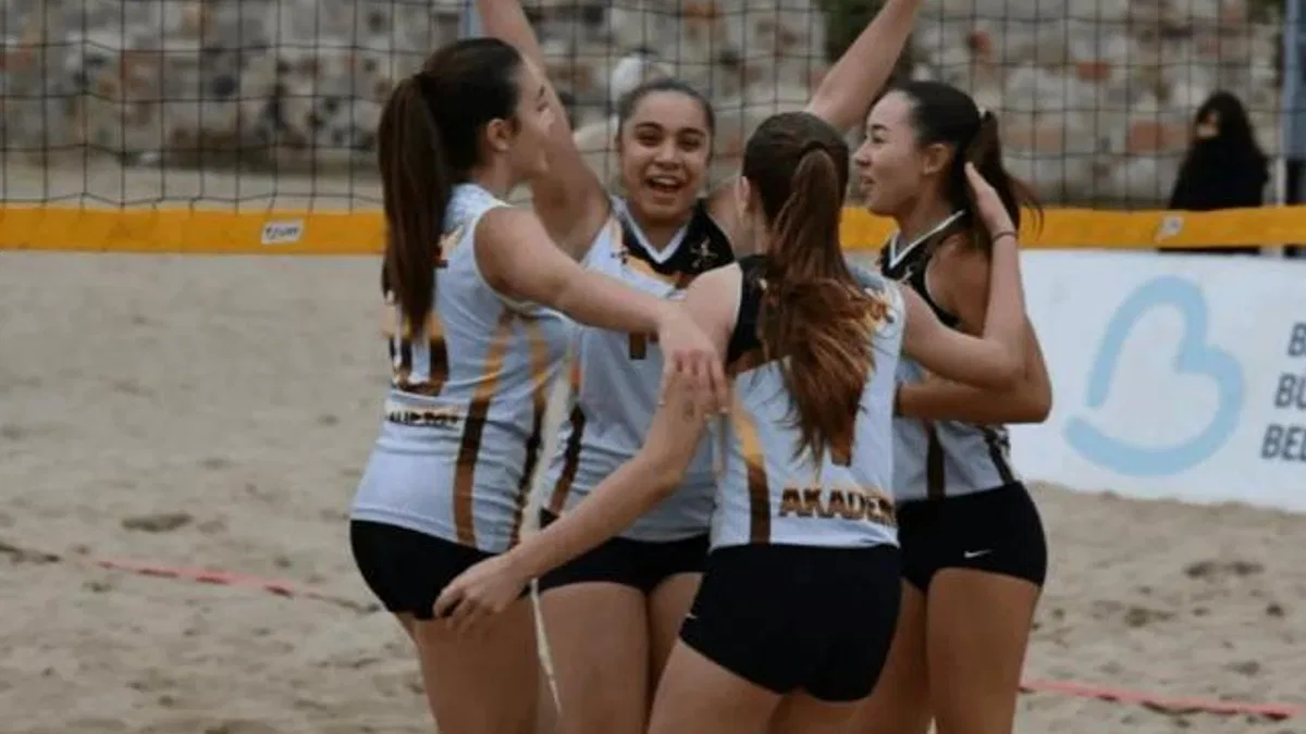 Balıkesir’de kız çocuklarına sporla kutlama