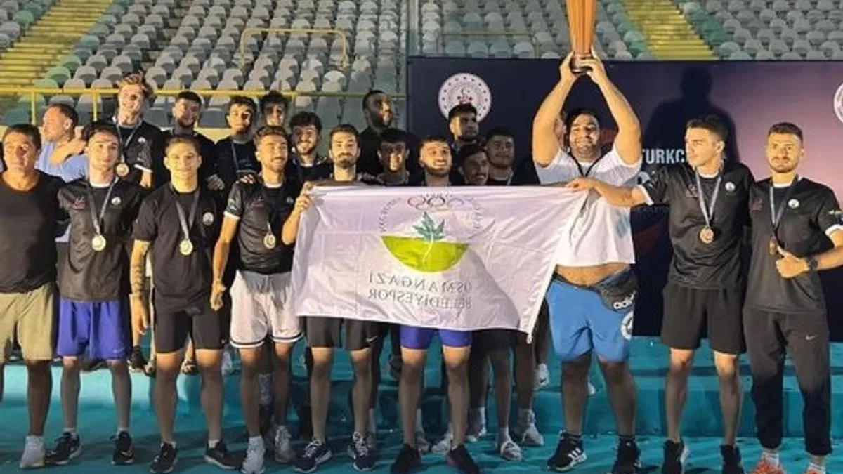 Bursa Osmangazi Belediyespor, Turkcell Süper Lig’de üçüncü oldu