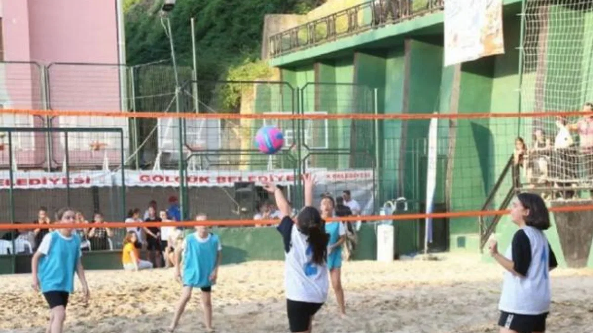Gölcük’te Plaj Voleybolu heyecanı başlıyor