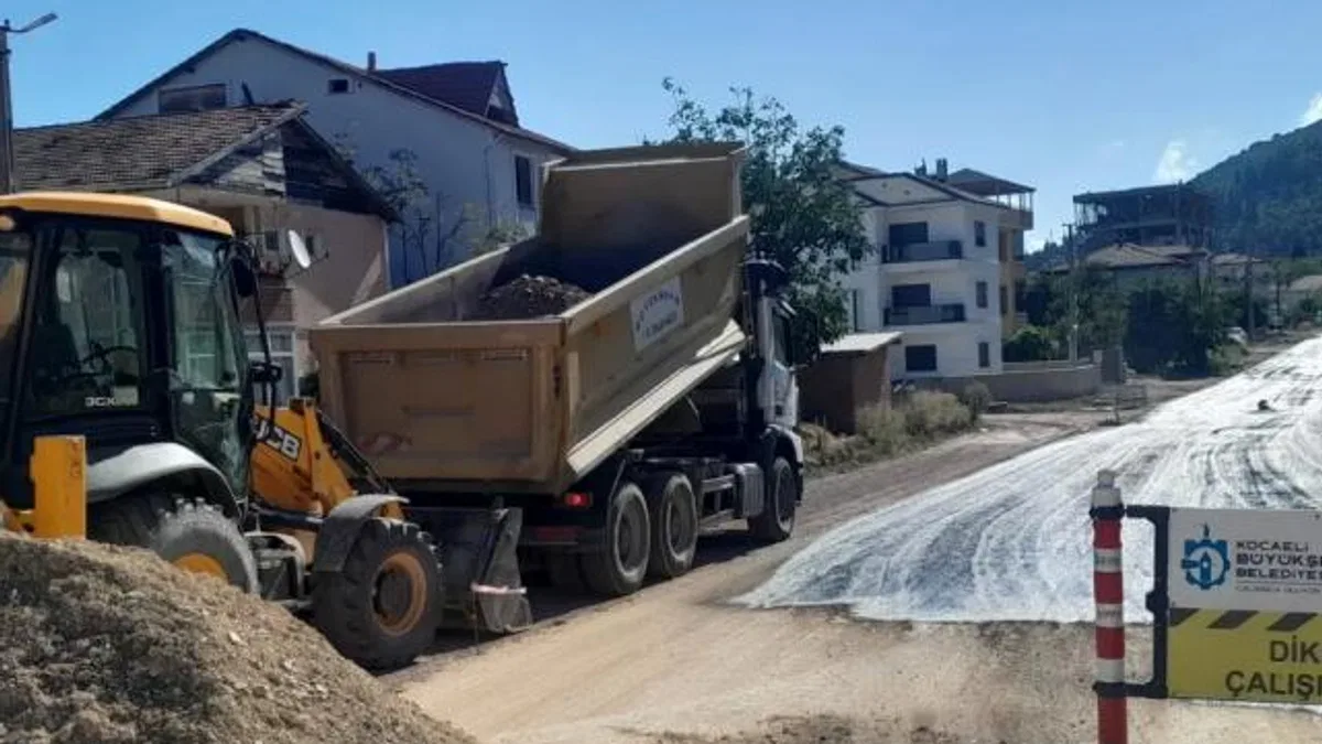 Sakarya’da Karamürsel Ereğli Mahallesi’nde yeni yol konforu