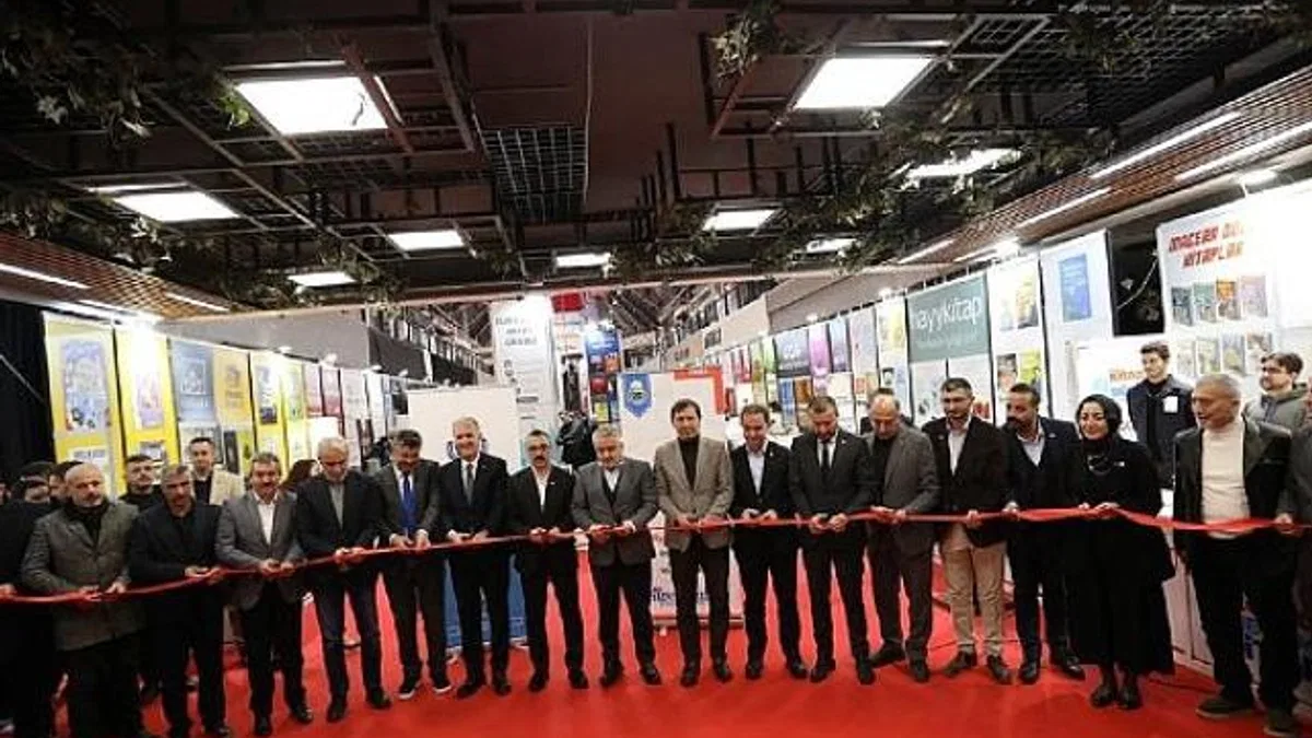 İnegöl belediyesi 8. Kitap fuarı başladı