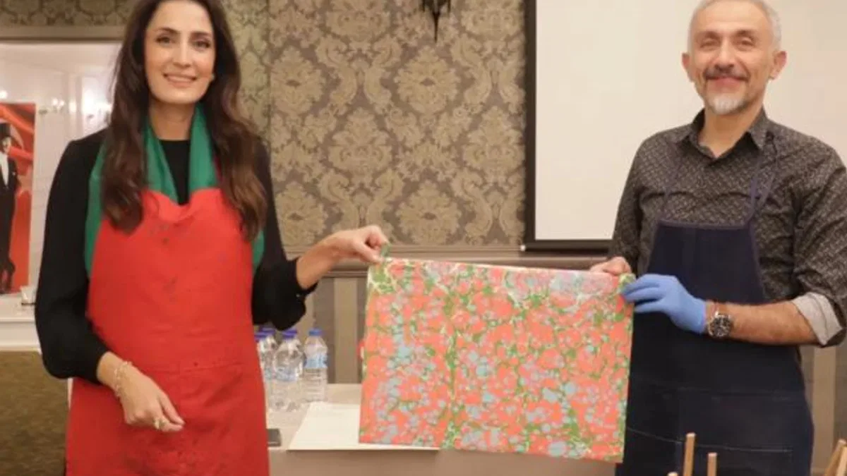 TAD Bursa Şubesi’nde annelere ebru sanatı anlatıldı