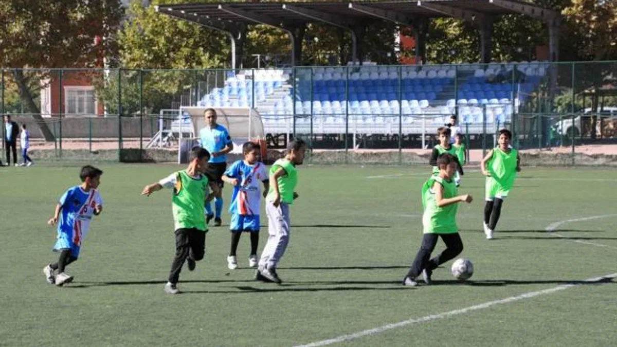 Konya Karatay’da ilkokullar arası futbol heyecanı