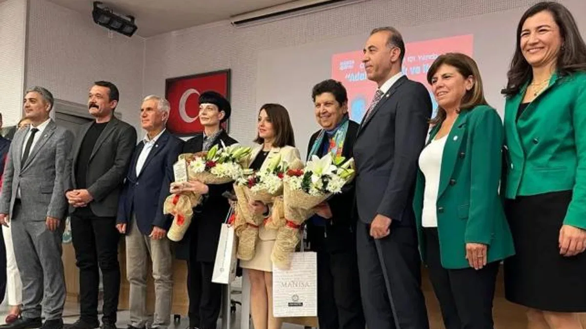 Manisa’da yurtsever kadınlar Cumhuriyet’i konuştu