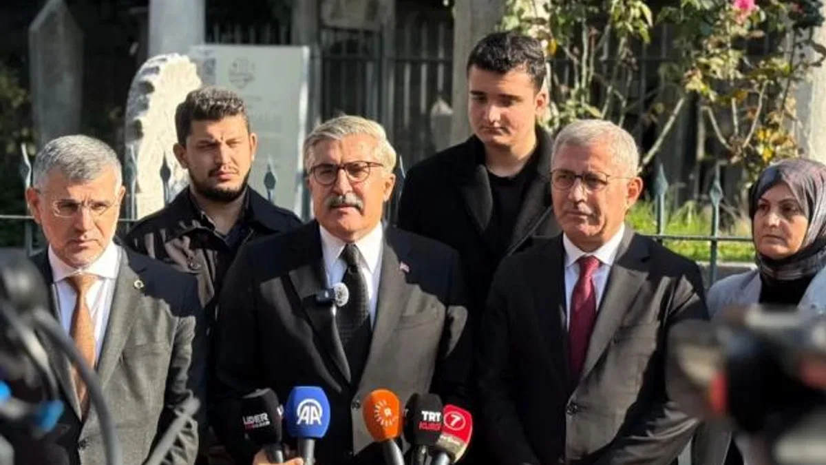 AK Parti Kültür ve Sanat Politikaları Başkanlığından Sezai Karakoç’un ölüm yıldönümünde kabrine ziyaret