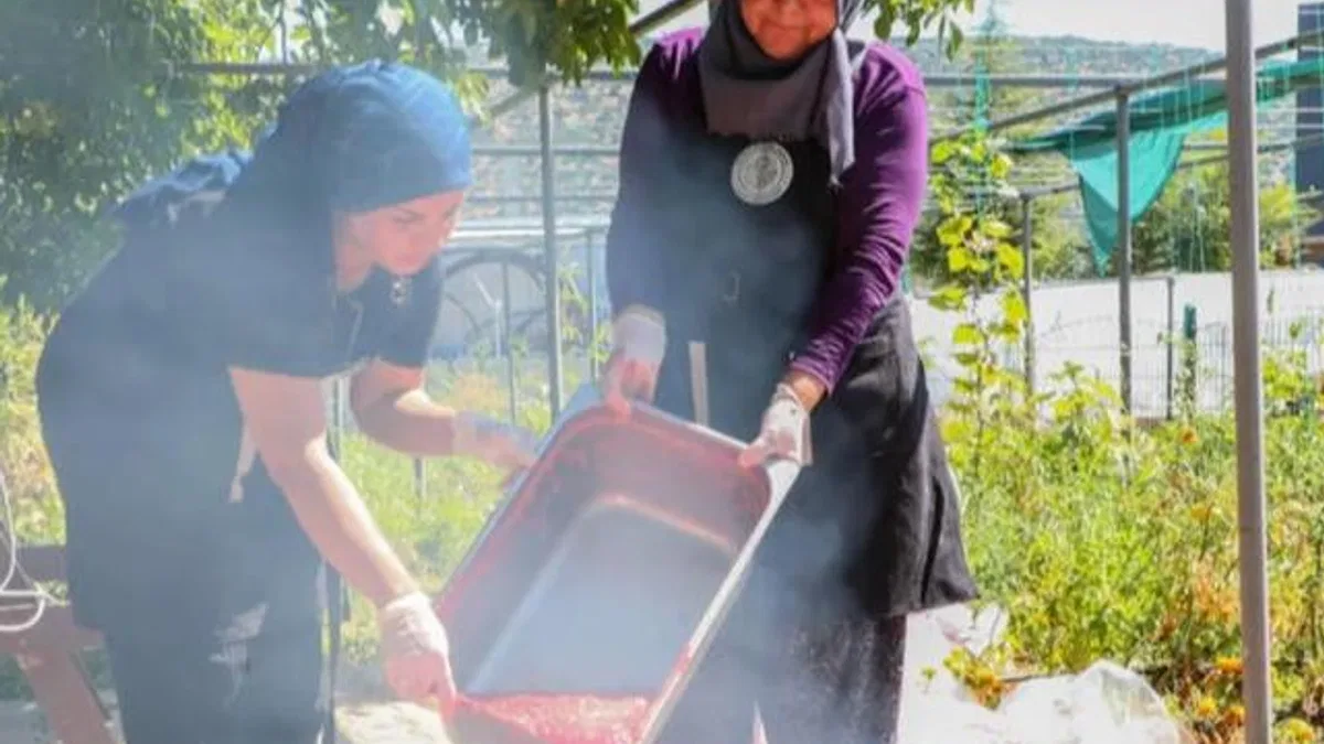 Antalya’da kışlık ürünler raflarda yerini aldı