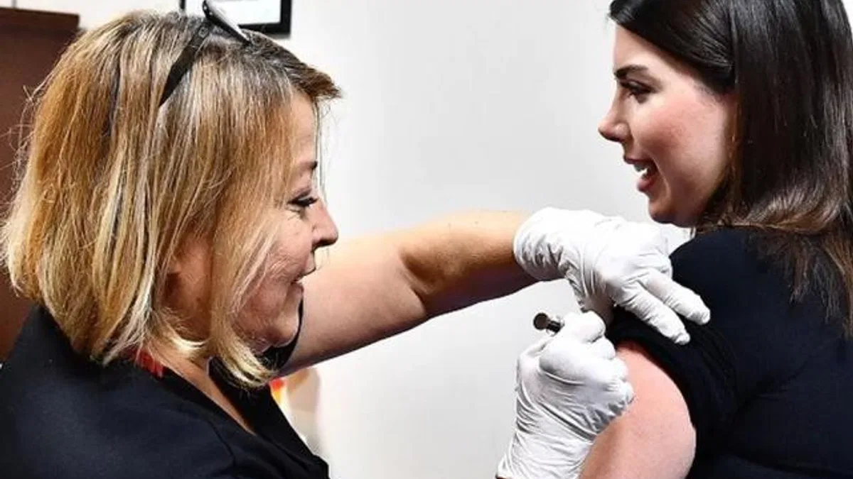 İzmir Büyükşehir Belediyesi HPV aşısı uygulamasını başlattı
