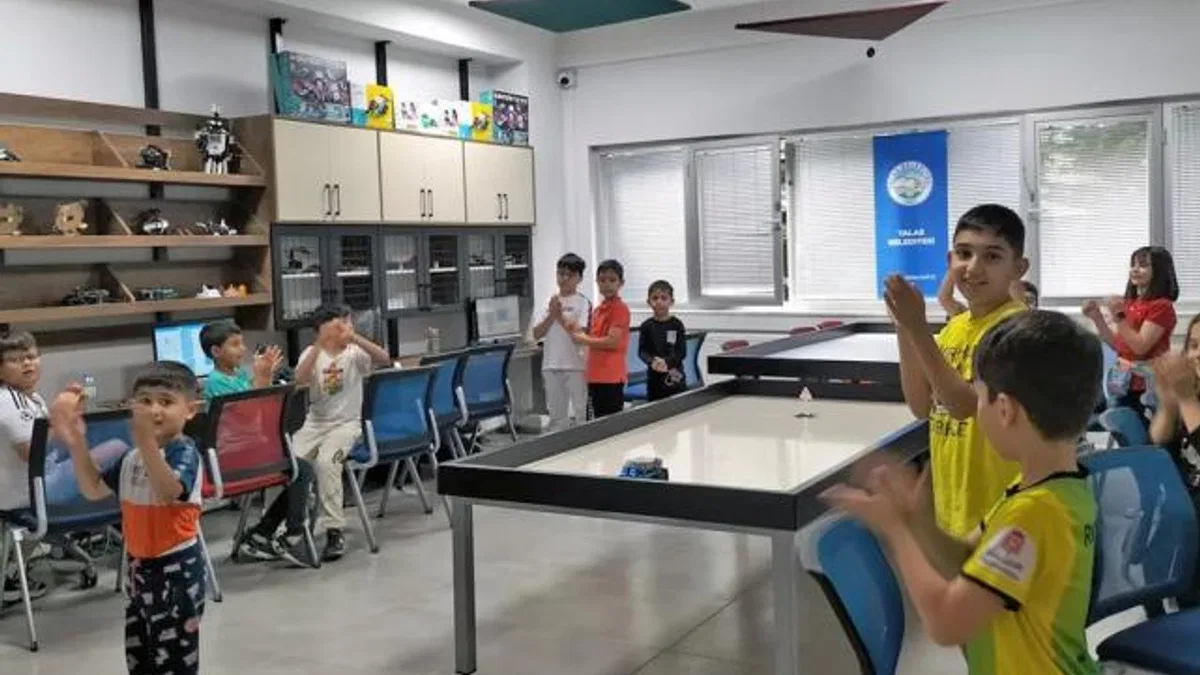 Kayseri Talas’tan geleceğin teknoloji yıldızlarına yaz desteği