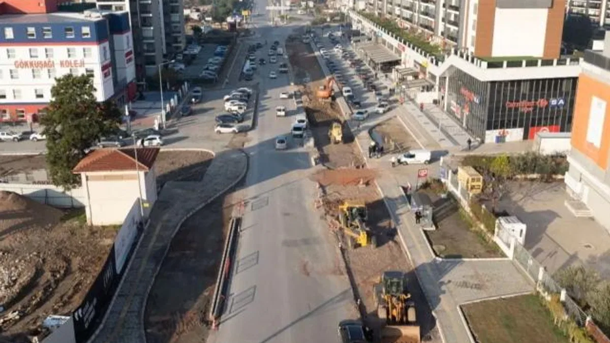 İzmir’de Eski Havaalanı Caddesi yenileniyor