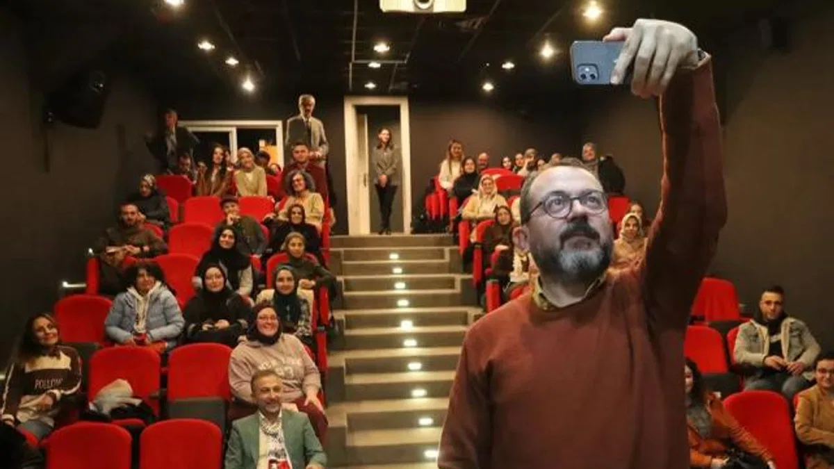 Edebiyatçı Güray Süngü Sakarya’da gençlerle buluştu