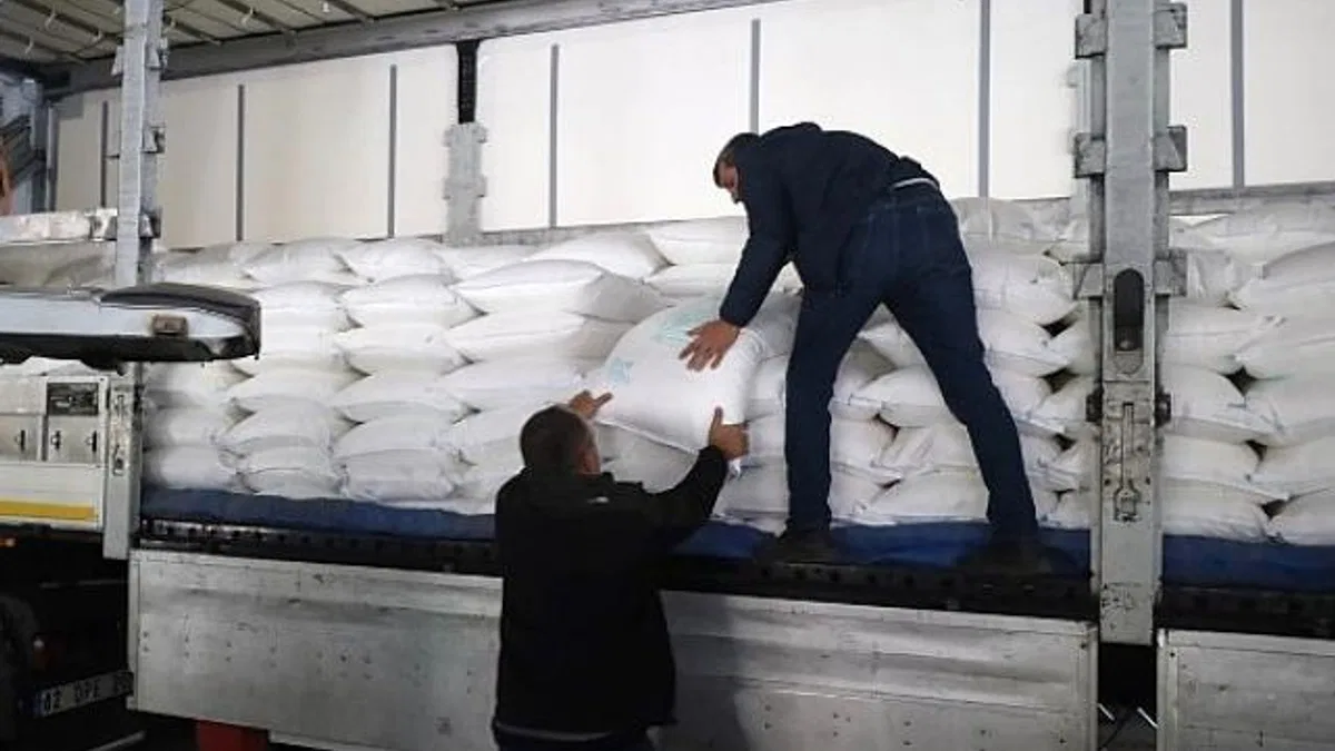 Büyükşehir’den 169 ton arı yemi desteği