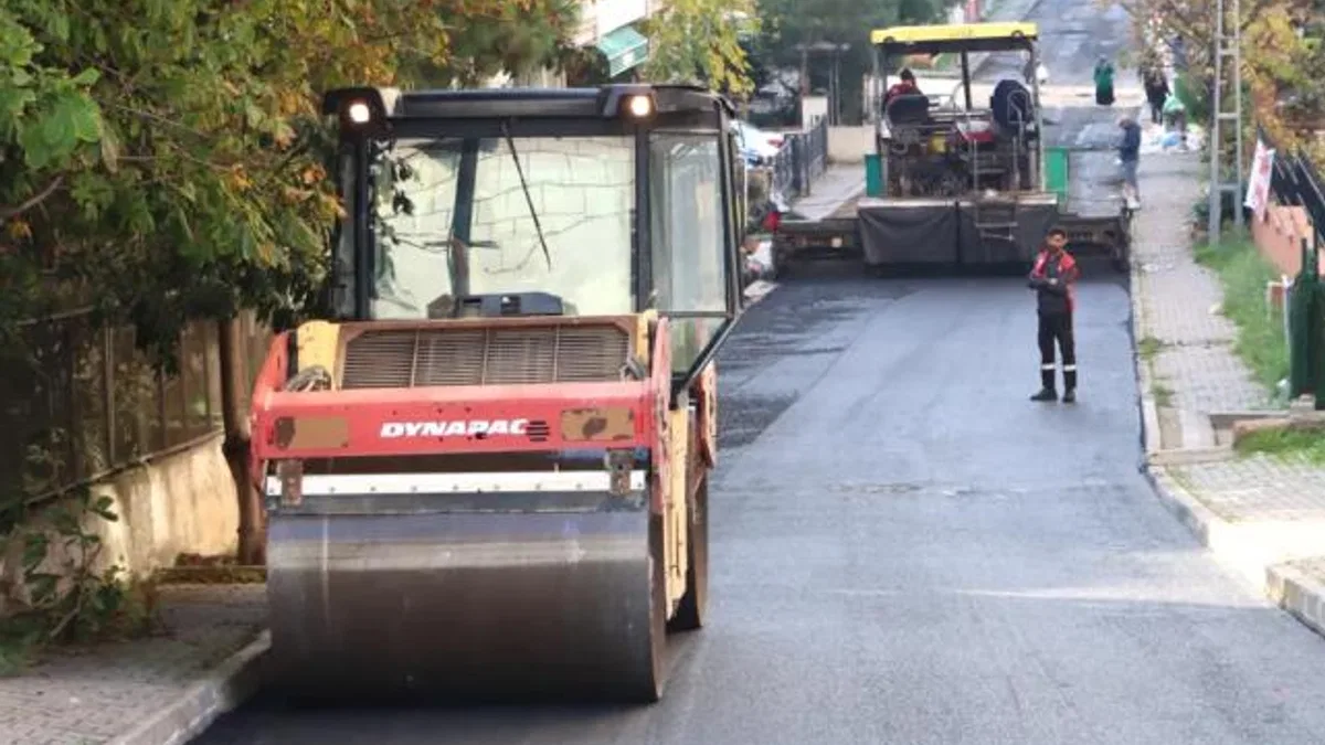 İstanbul Maltepe’de yol yenileme çalışmaları tüm hızıyla sürüyor