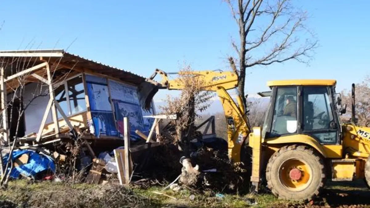 Bursa Yenişehir’de kaçak yapılar tek tek yıkılıyor