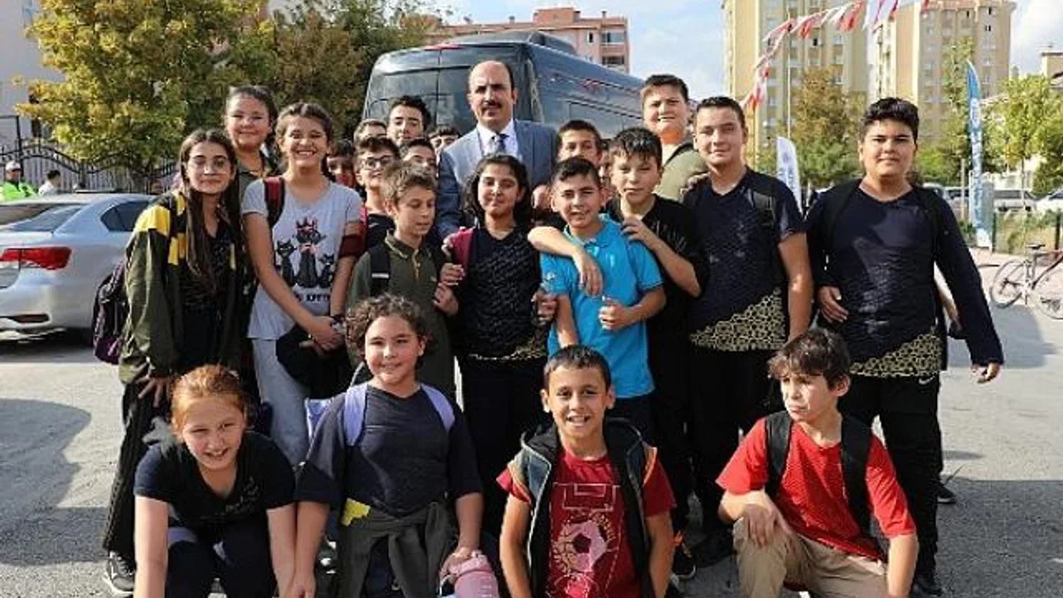 Başkan Altay Gençleri Doğum Günü Hediyeleriyle Sevindirecek