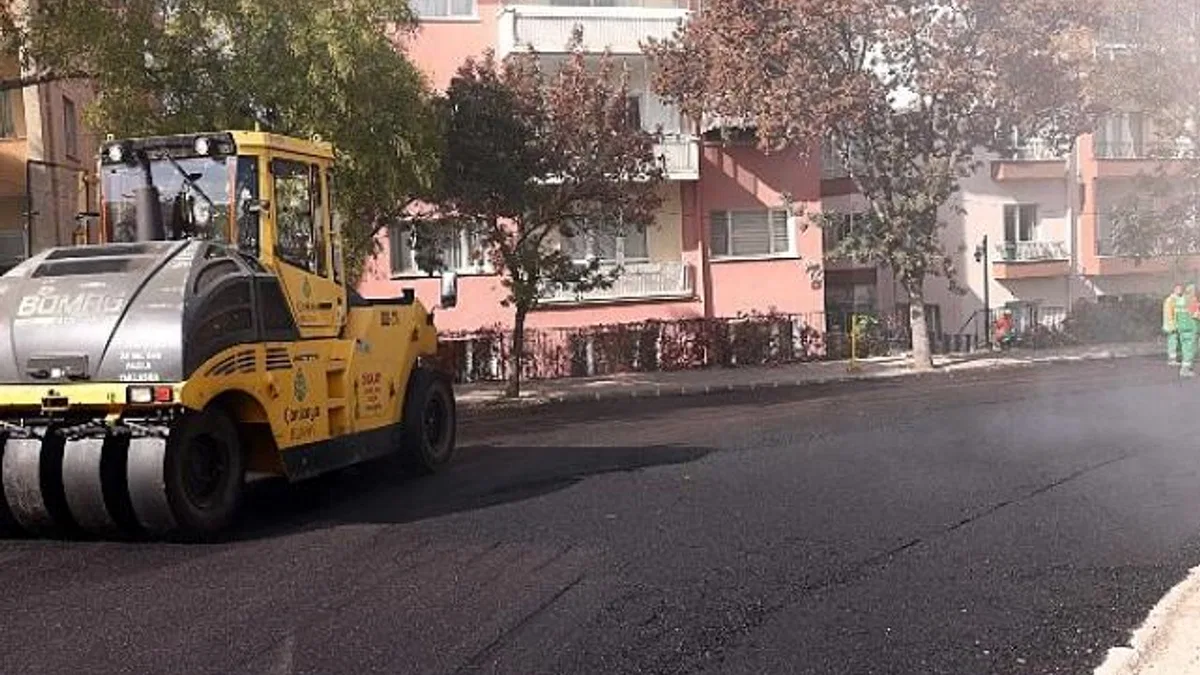 6 Ayda 122 Sokakta Tam Kaplama Asfalt Çalışması
