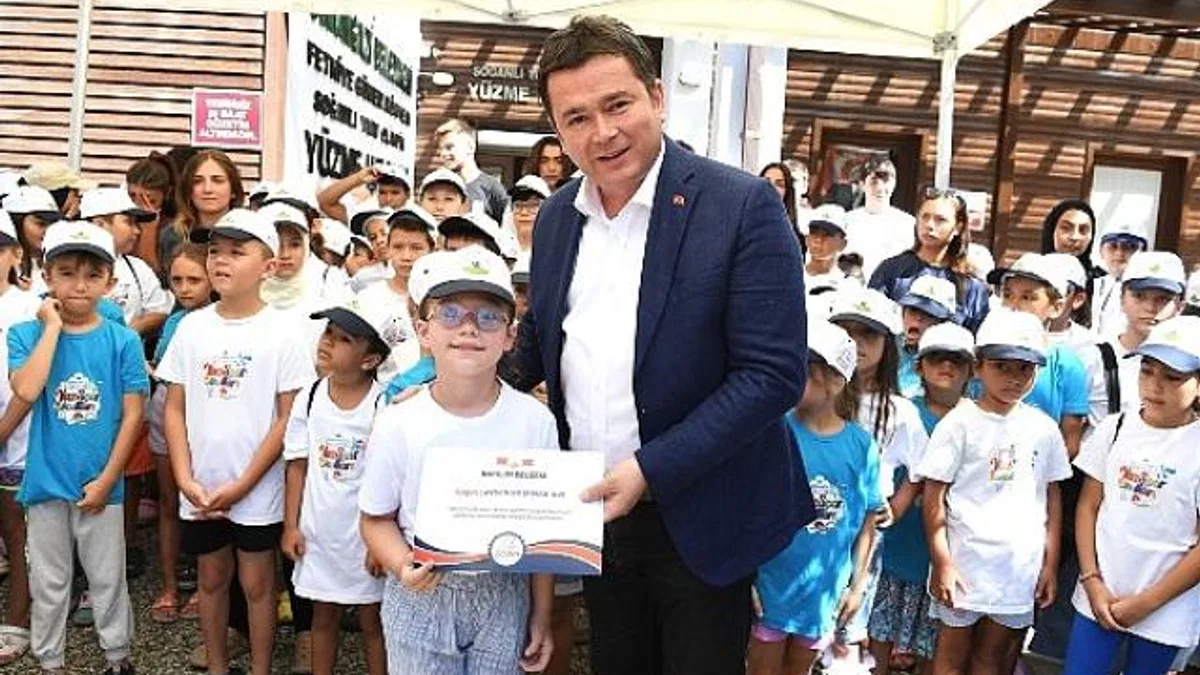 Osmangazi’nin yüzme kurslarında 6 bin öğrenci yüzme öğrendi