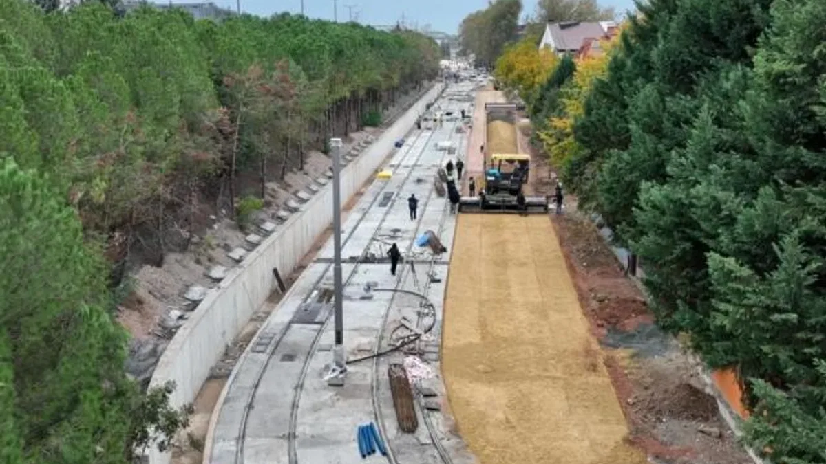 Kocaeli ‘de Alikahya tramvayı stada doğru ilerliyor