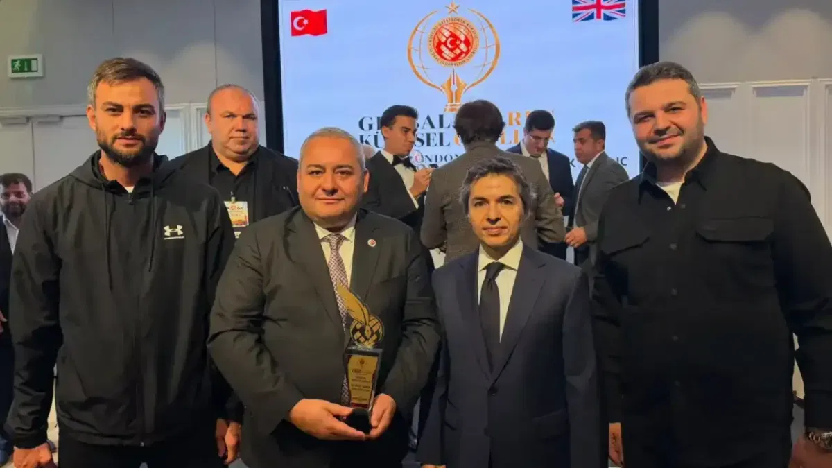 Keçiören Belediye Başkanı Özarslan londra’da küresel hizmet ödülü aldı