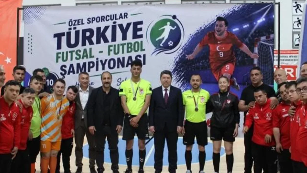 Kayseri Kocasinan Belediyespor Down Sendromlu Futbol Takımı şampiyon oldu