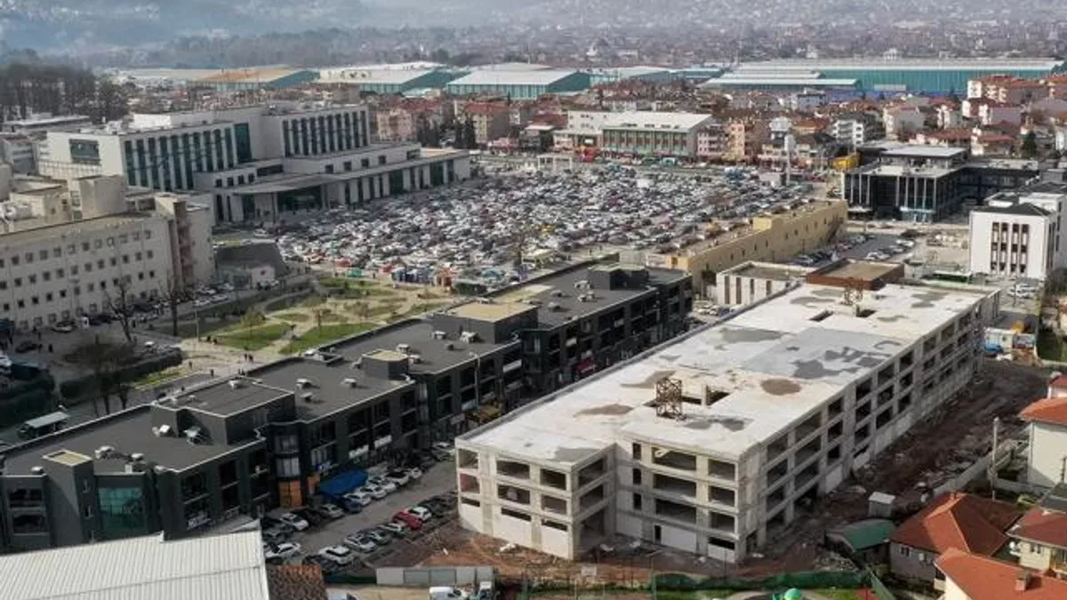 Sakarya’da Sağlık Kampüsü’ne 530 araçlık otopark projesi hızla ilerliyor