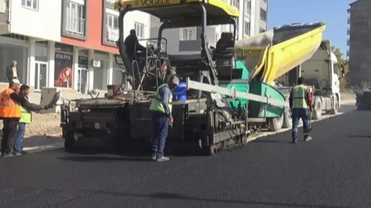 Malatya Büyükşehir’den 16 metre genişliğindeki yola bakım