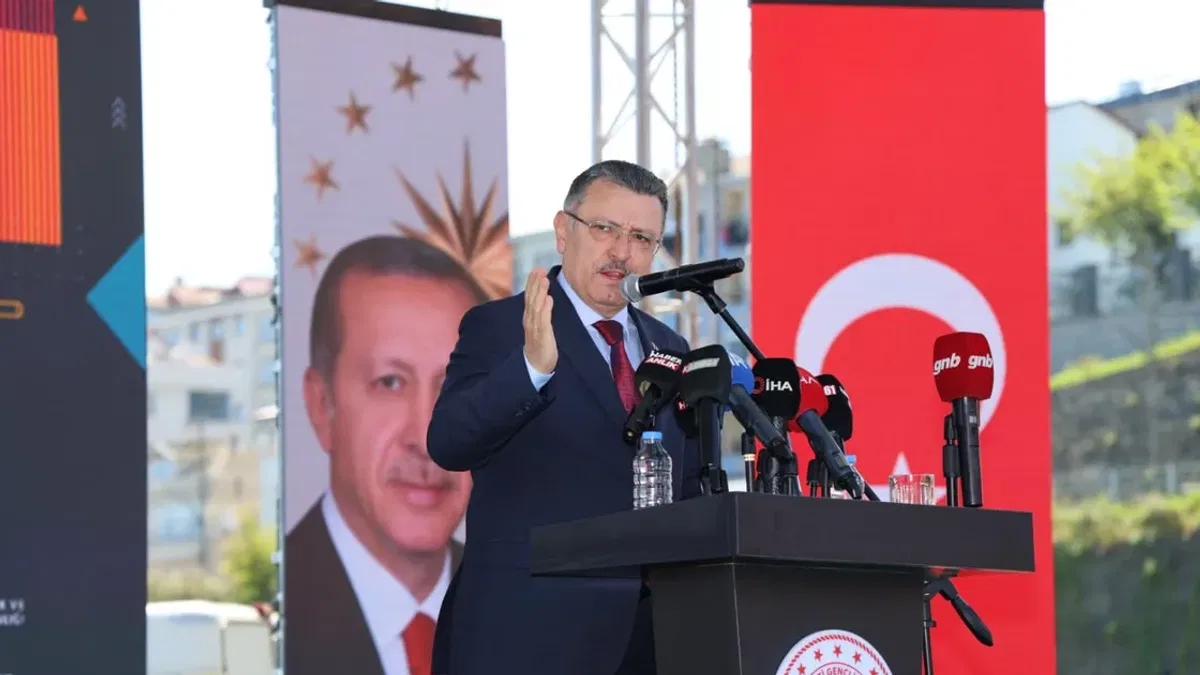 Trabzon’da Akçaabat Yarı Olimpik Yüzme Havuzu açıldı