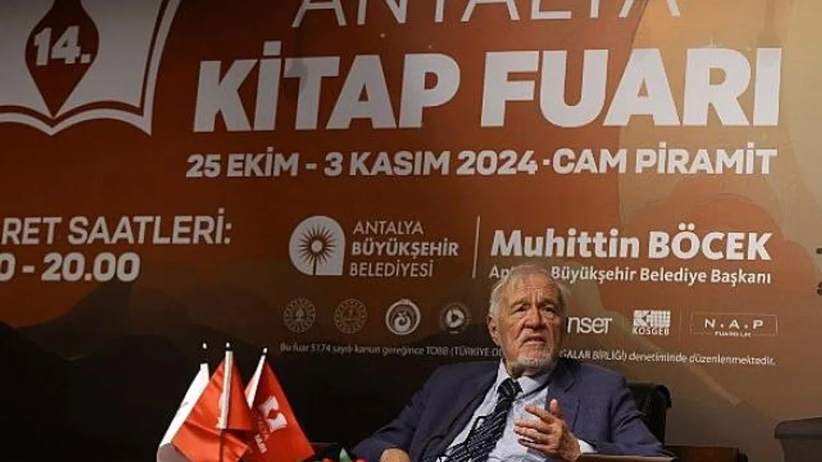 Antalya Kitap Fuarı’nda İlber Ortaylı’ya büyük ilgi