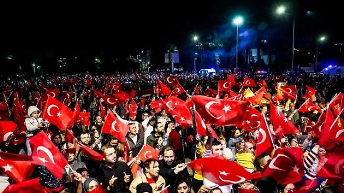 Aliağalılar Cumhuriyet Bayramı’nı Cumhuriyet Meydanı’nda Kutladı