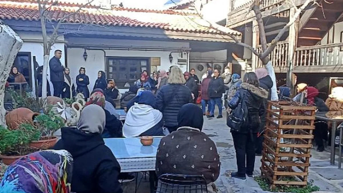 Kadınlar adım adım Manisa’yı geziyor
