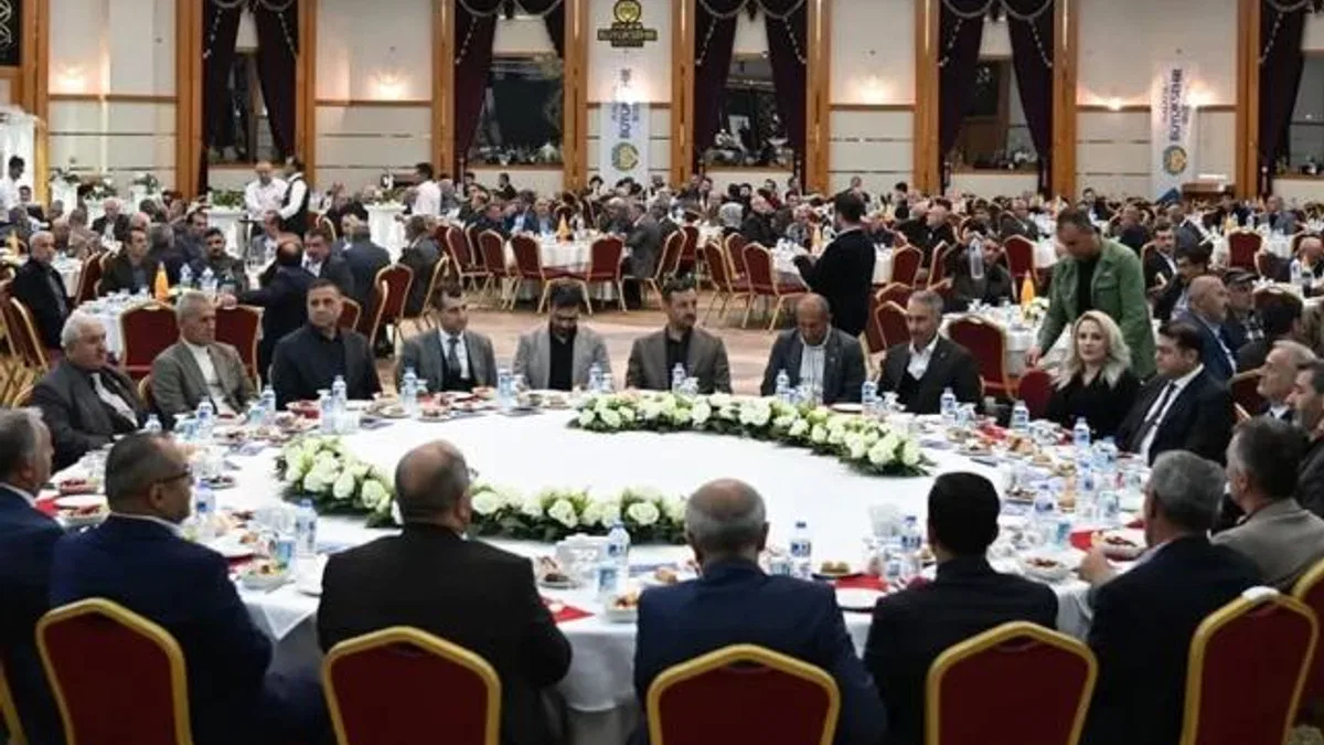 Başkan Er iftarda muhtarları ağırladı