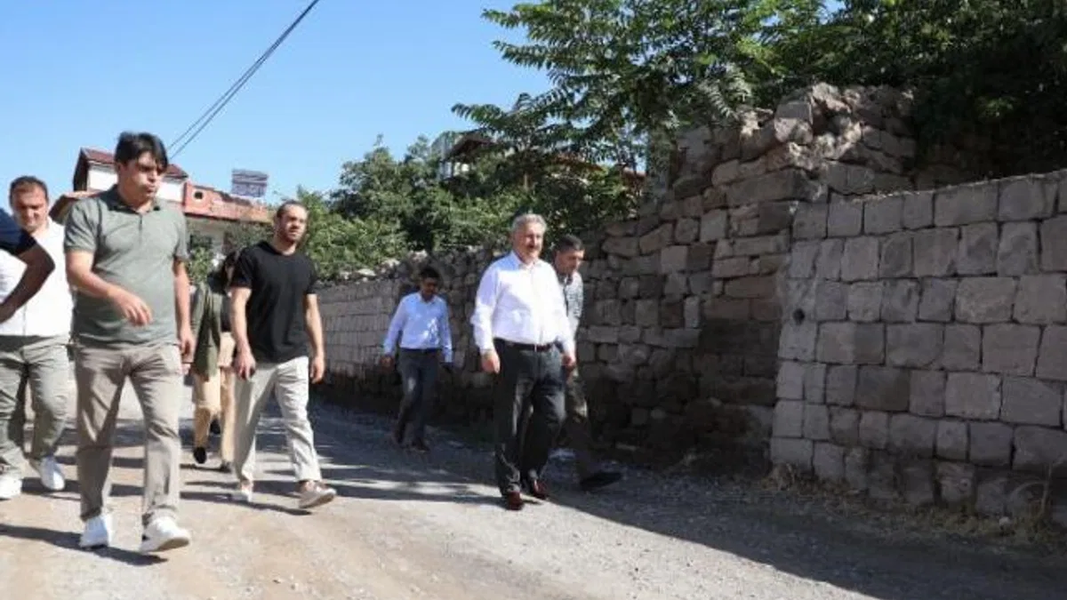 Melikgazi’de sokak sağlıklaştırma çalışmaları sürüyor