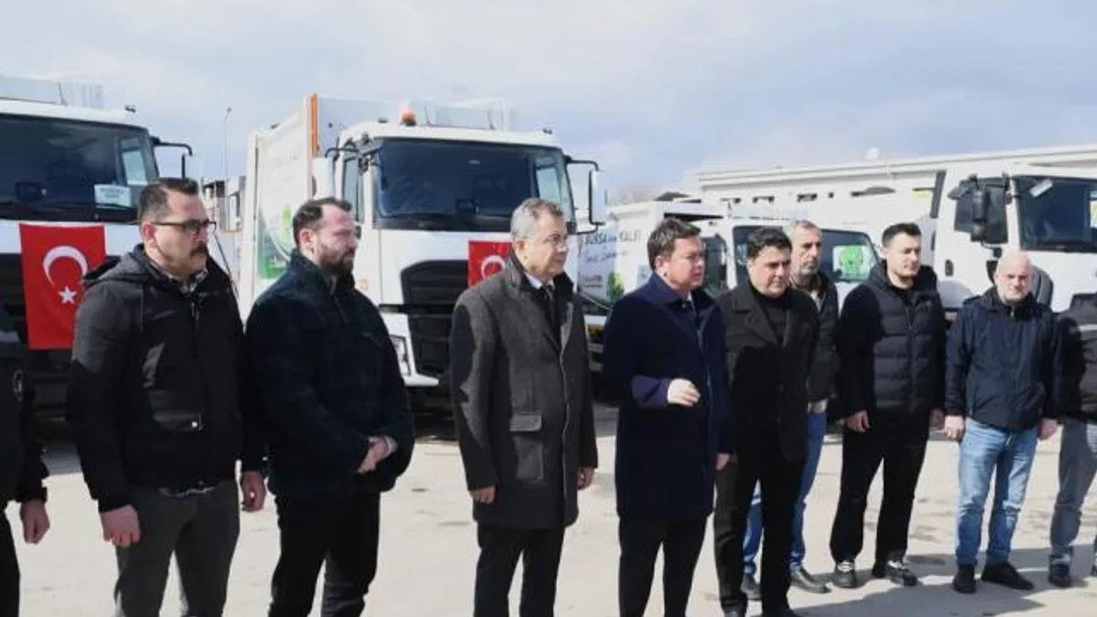 Bursa Osmangazi’nin temizlik filosuna 17 araç eklendi