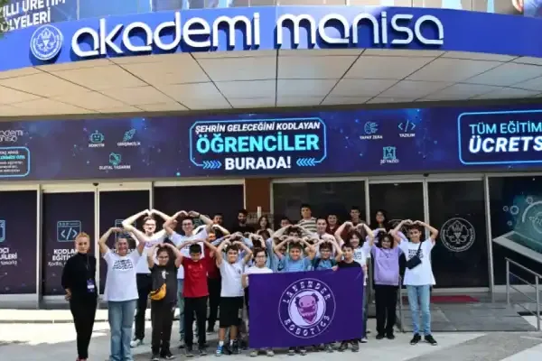Akademi Manisa'da gençlere robotik deneyimi aktarıldı