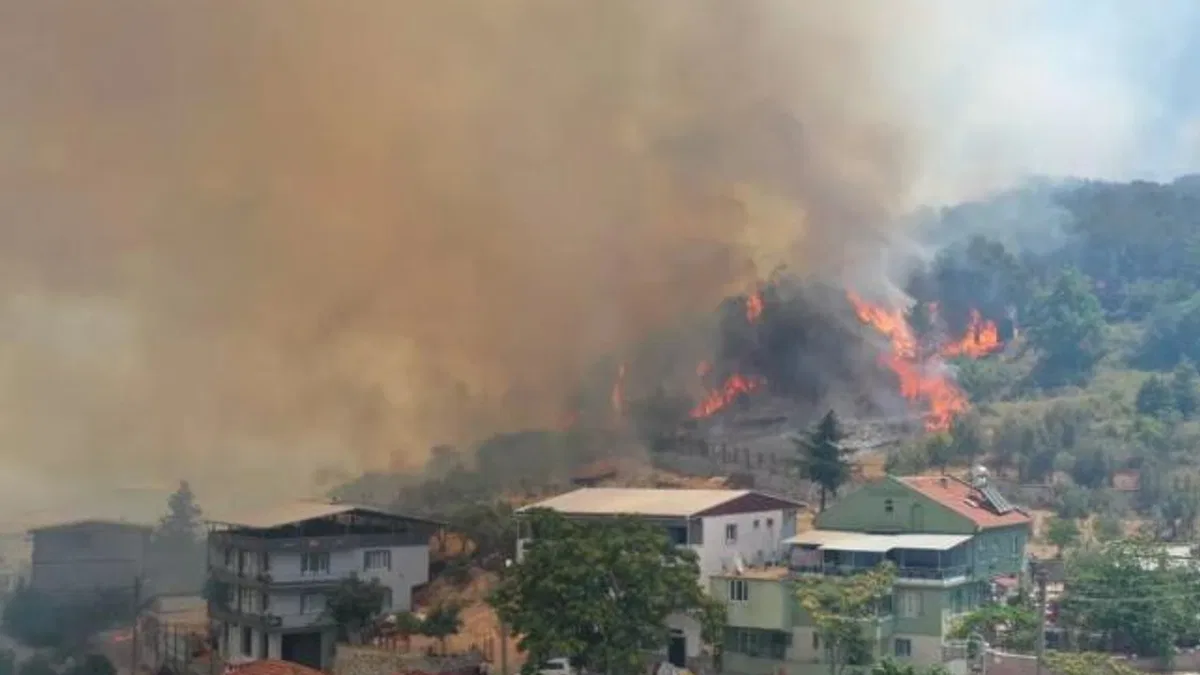 İsmetiye’deki yangına müdahaleyi Erkan Aydın takip etti