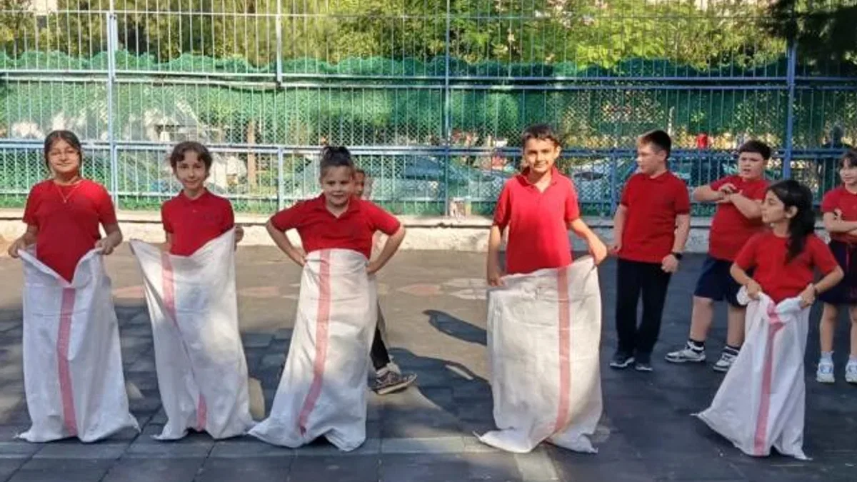 İzmir’de Geleneksel Çocuk Oyunları Şenliği coşkuyla geçti