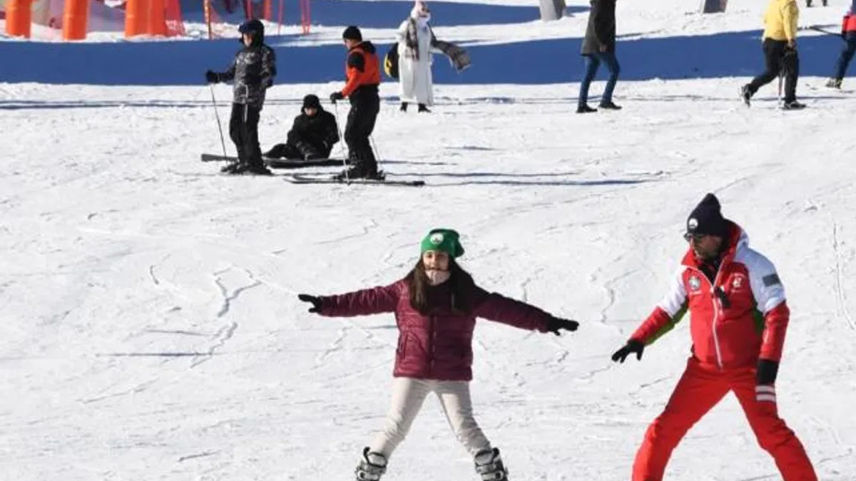 Bursalı çocukların Uludağ’da kayak heyecanı