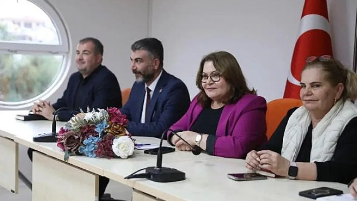 Başkan Gençay, Muhtarlarla Yıl Sonu Değerlendirme Toplantısı Gerçekleştirdi