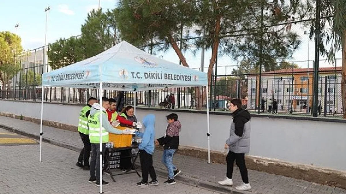 Başkan Kırgöz’den öğrencilere simit ve ayran ikramı