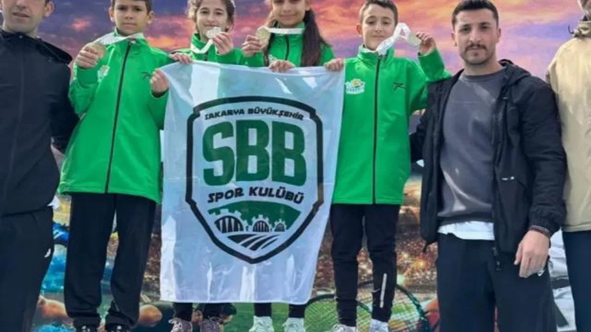Sakarya Büyükşehirli atletlerden çifte başarı
