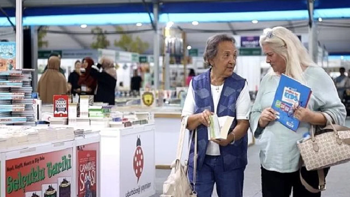 Baş tacı büyüklerimiz Kitap Fuarı’na konuk oldu