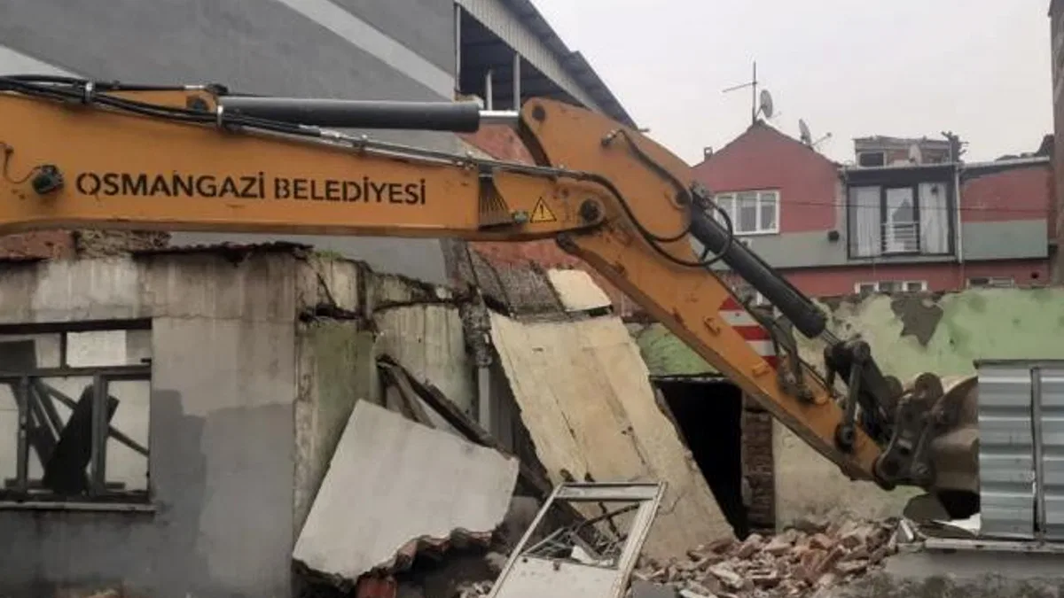 Bursa Osmangazi’de 100 metruk bina yıkıldı