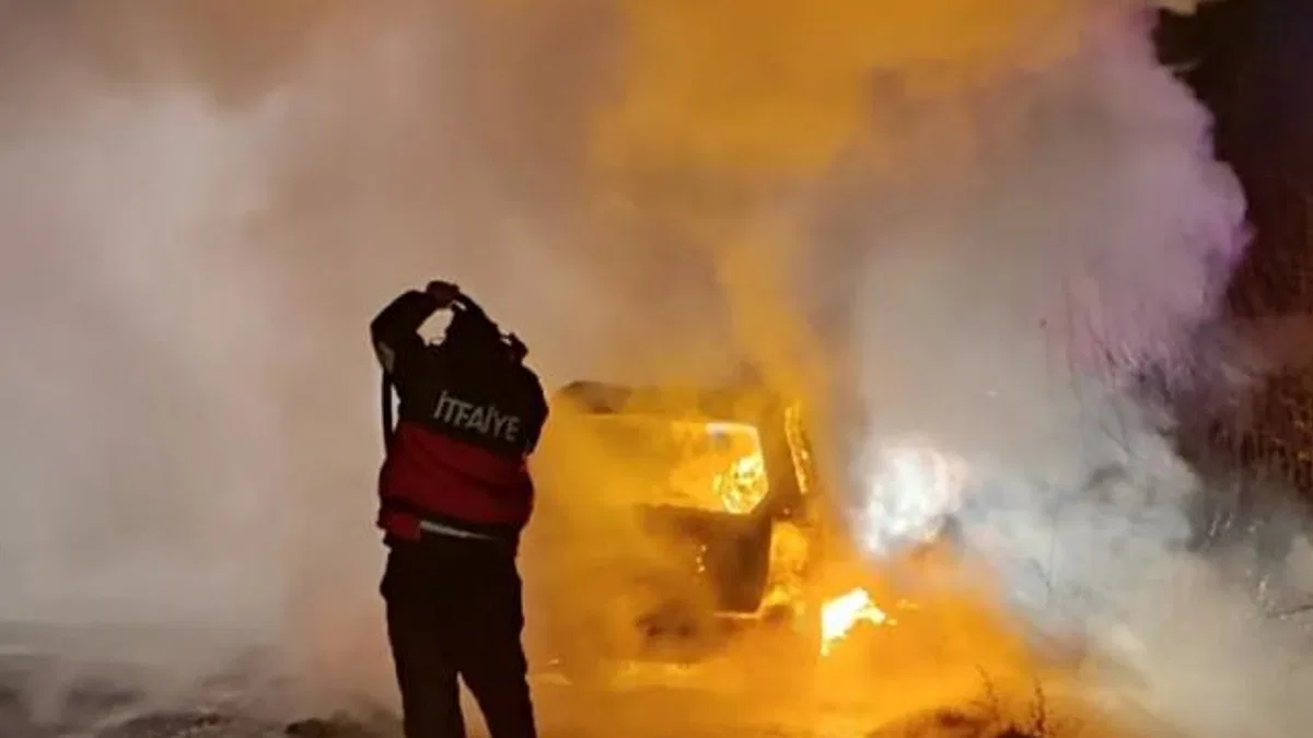 Bilecik’te alev alan araçtan hurda yığını kaldı