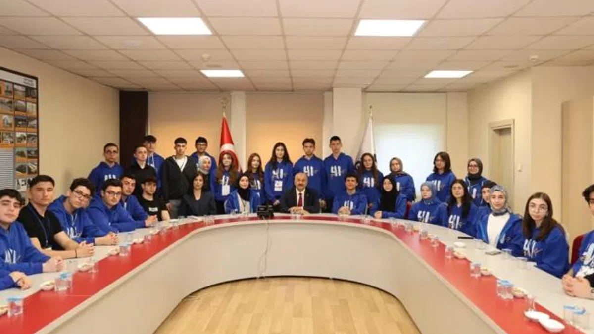 41 Genç’in başarılı öğrencileri Başkan Büyükgöz’e konuk oldu