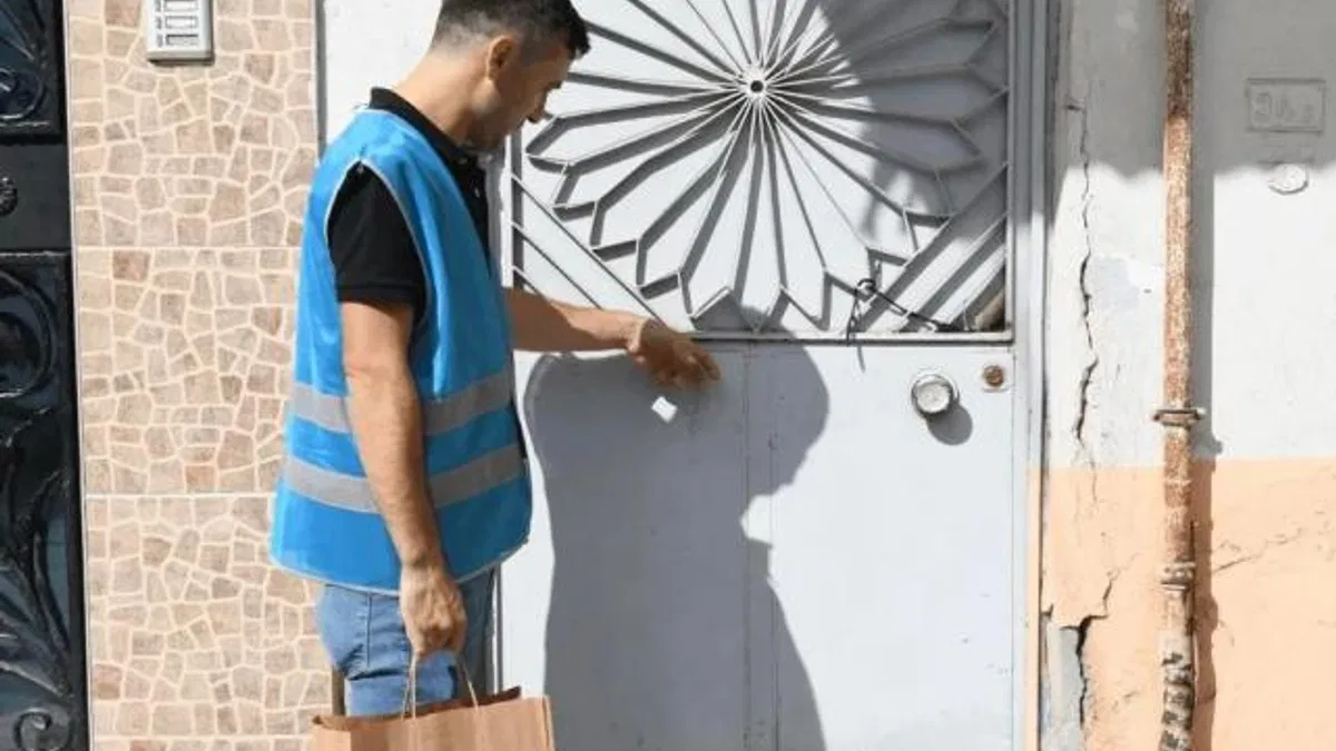 Başkan Ahmet Akın’dan öğrencilere gıda desteği