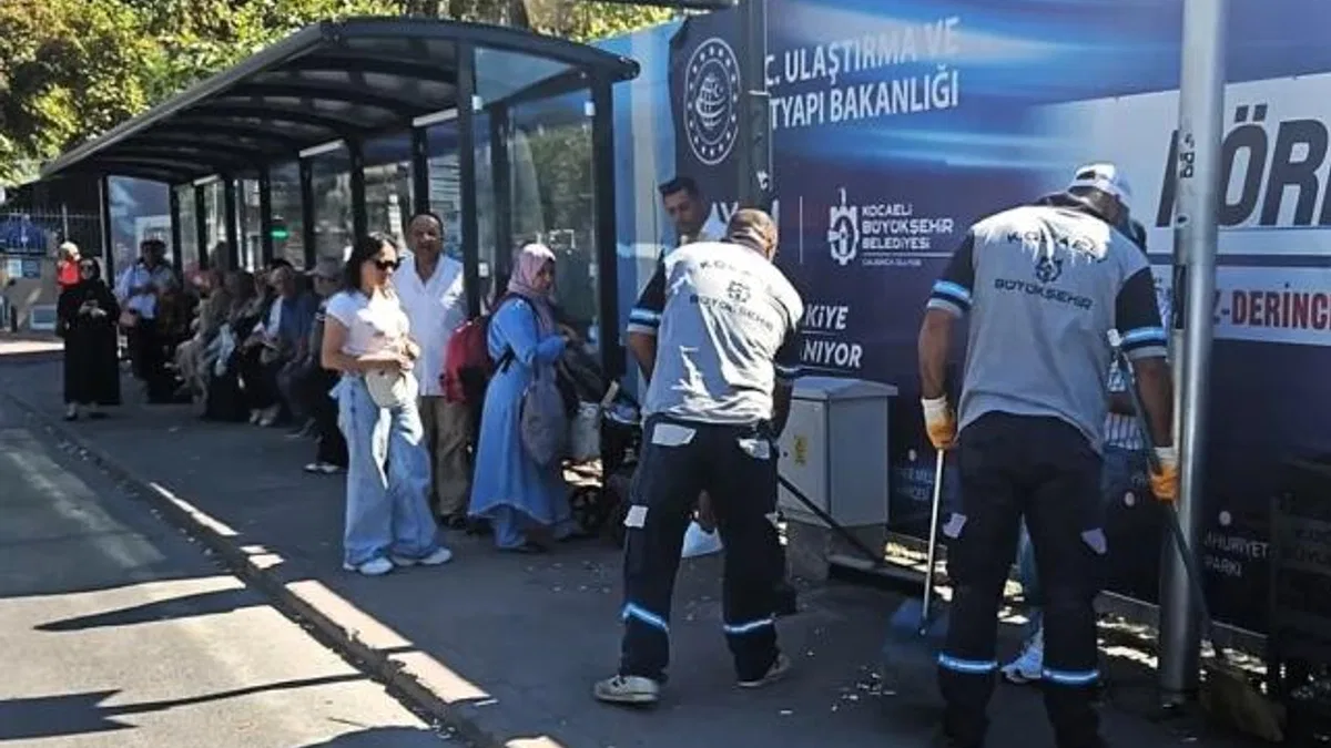 Kocaeli Büyükşehir’le duraklar temiz ve bakımlı