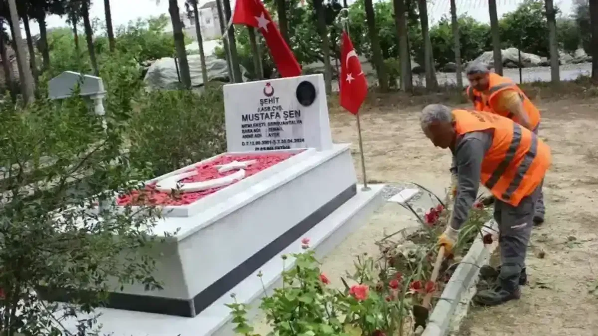 Antalya’da mezarlıklar bayram ziyaretine hazır