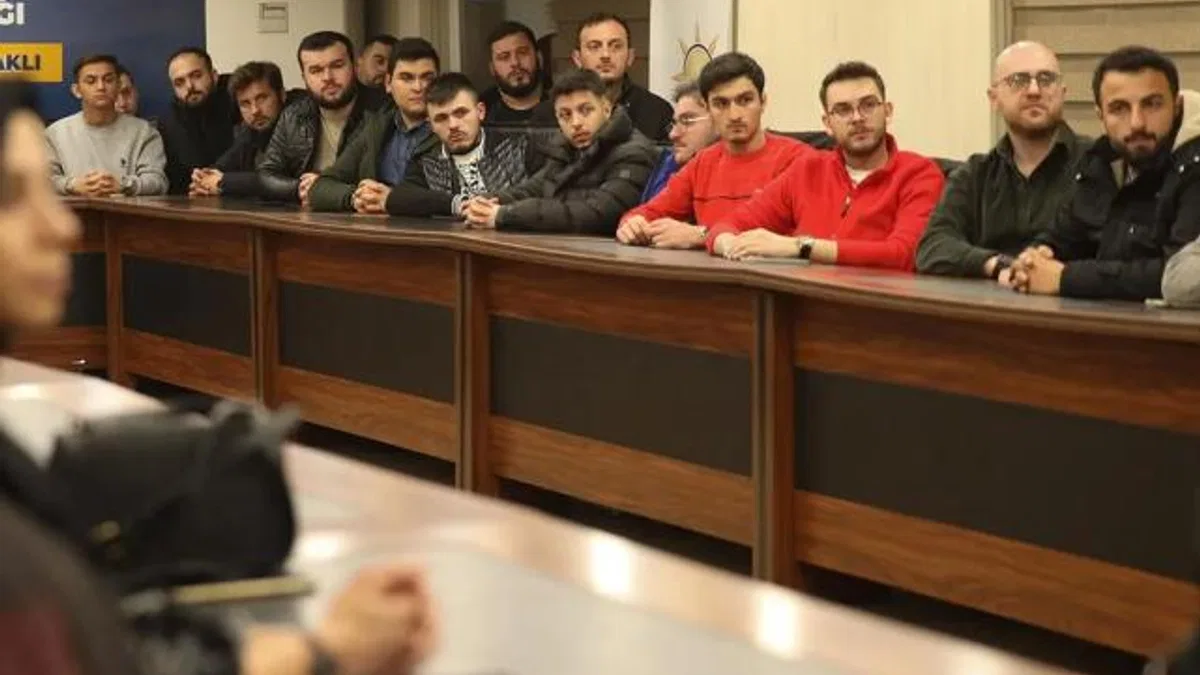 Başkan Alemdar Sakarya’da gençlerle buluştu