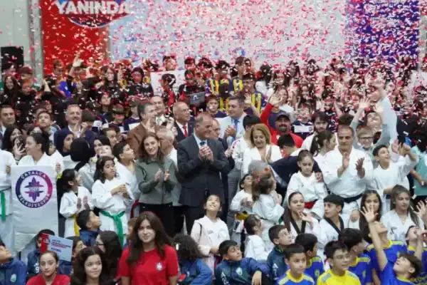 İstanbul Büyükşehir amatör spor kulüplerine malzeme dağıttı