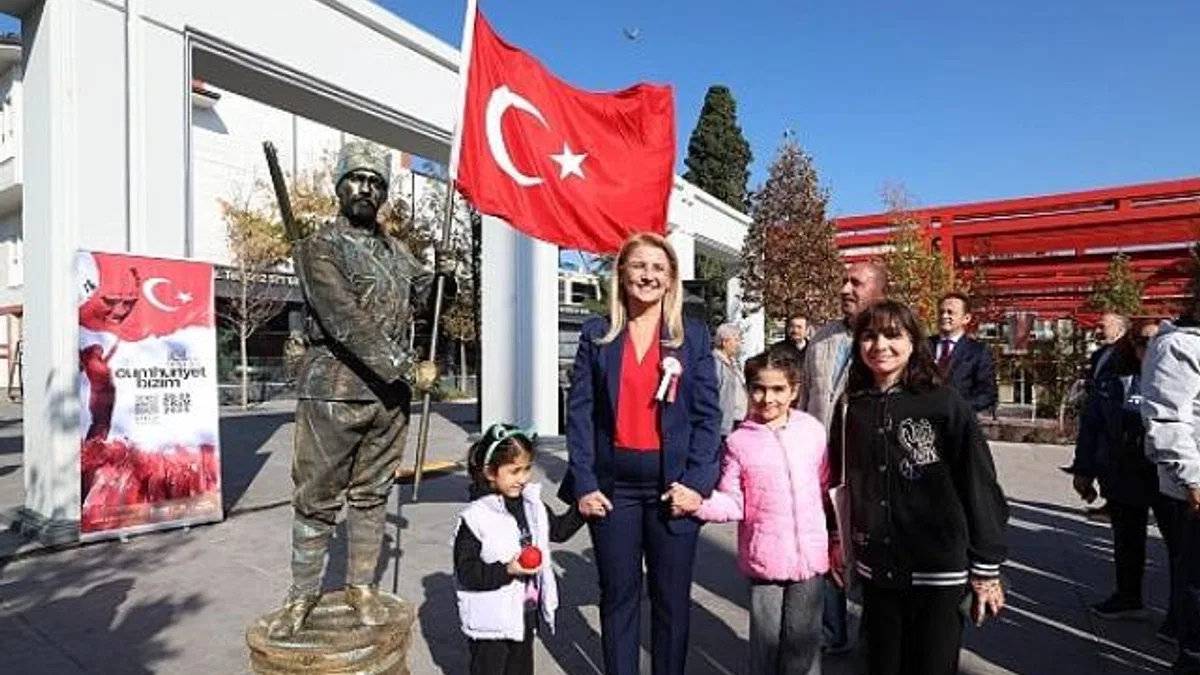 Cumhuriyet Bizim Şenlikleri Bakırköy’ün dört bir yanında devam ediyor.